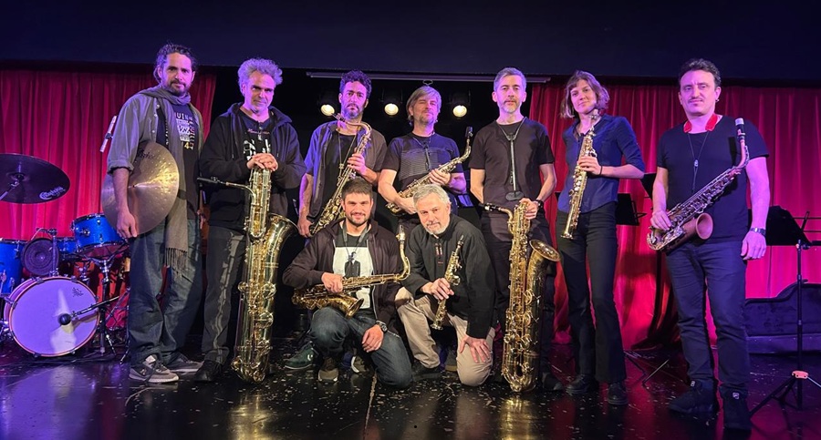 Tarde de jazz al aire libre por la OIS? Orquesta Informal de Saxofones