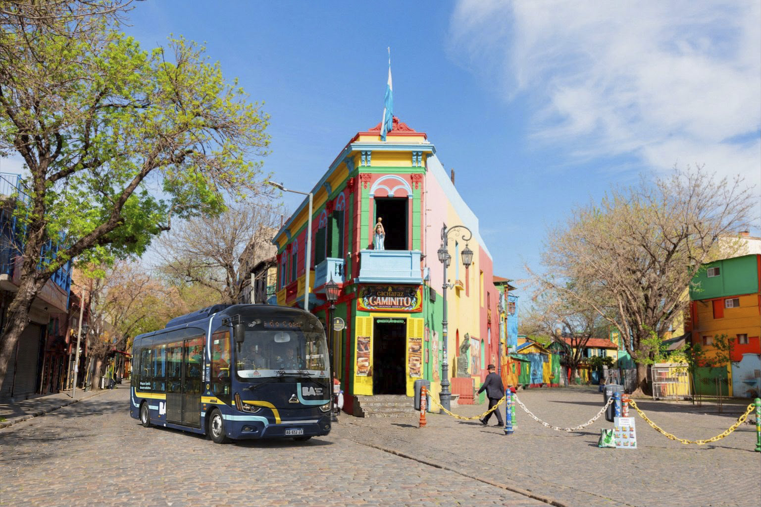 El bus eléctrico extiende su recorrido y ahora llega a Caminito