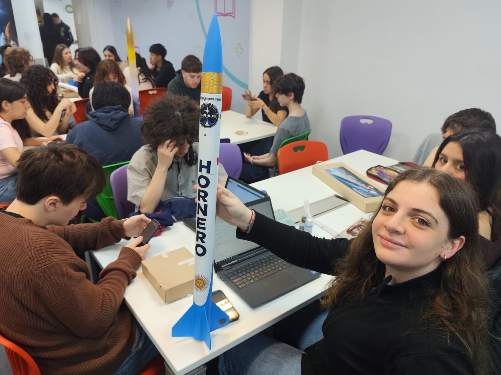 Cohetes al espacio: 50 estudiantes dieron un paso clave para la instancia de lanzamiento