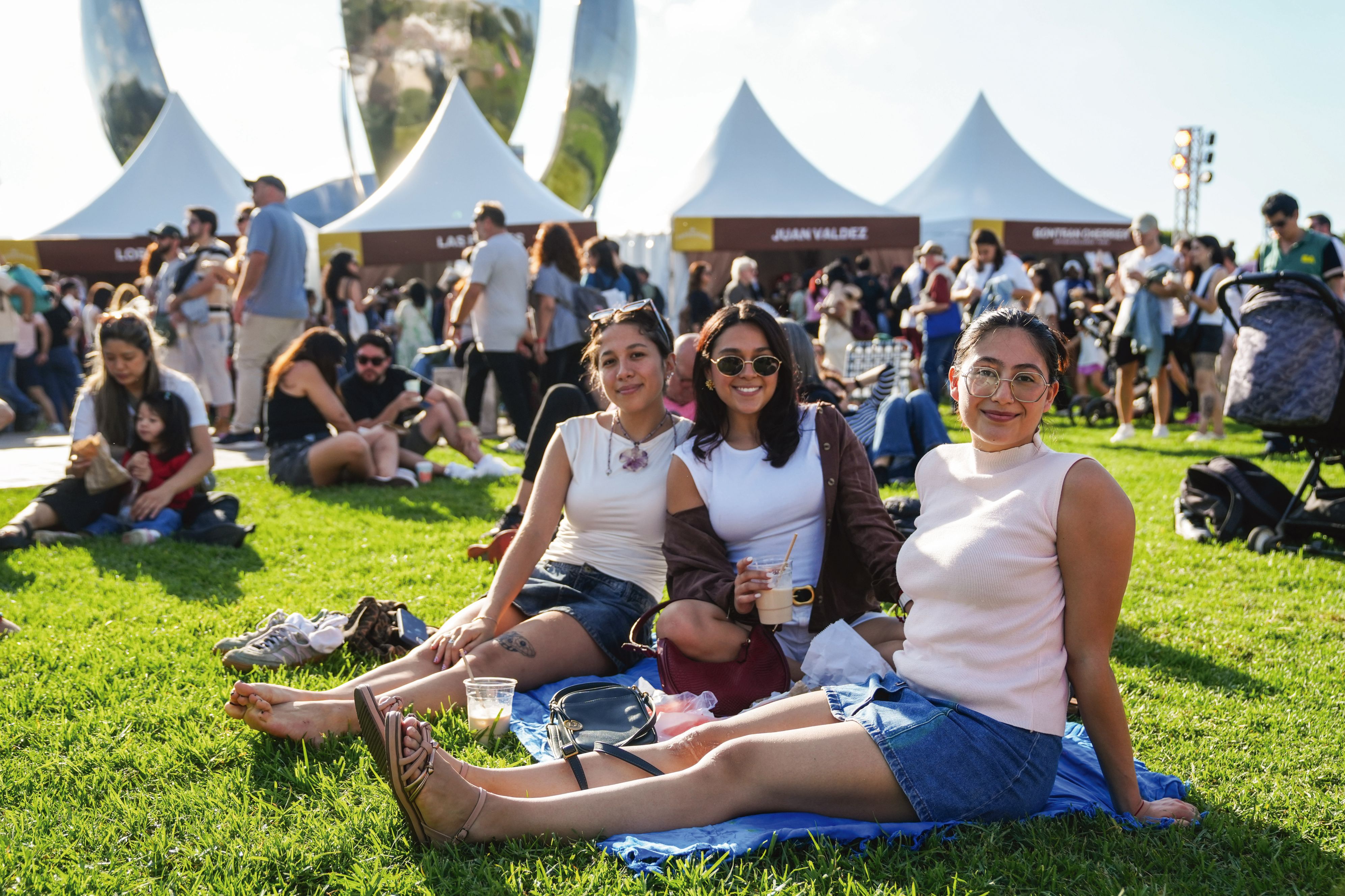 Tarde de sabores y música al pie de la Floralis Genérica 