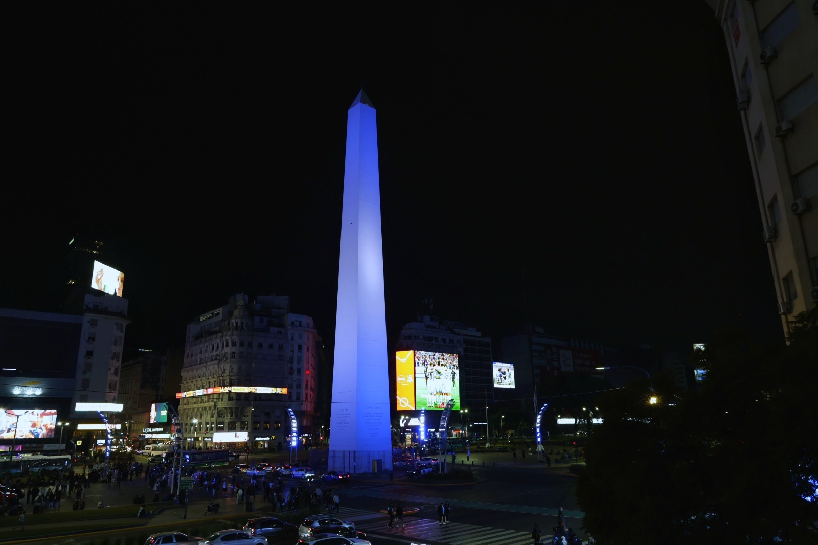 Gracias, Leo: la Ciudad se suma a la despedida de Messi ilumina sus monumentos de celeste y blanco   
