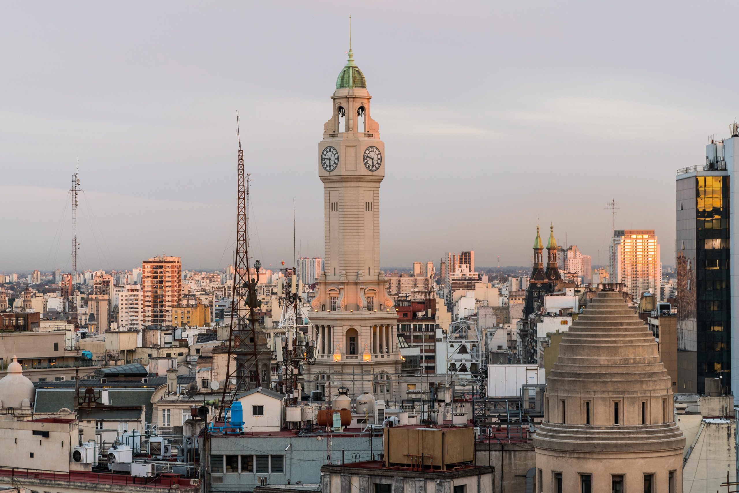 vista de la ciudad desde el mirador galeria guemes
