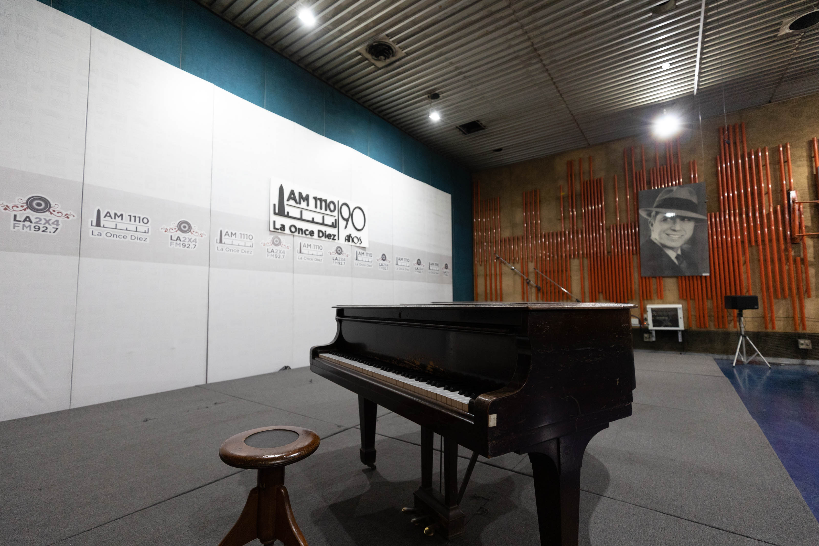 Estudio principal de la radio La 2x4