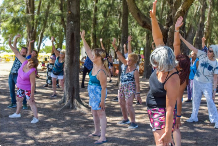 laya Mayor incluye actividades recreativas, juegos, shows de música, clases de cocina y yoga, entre otras propuestas