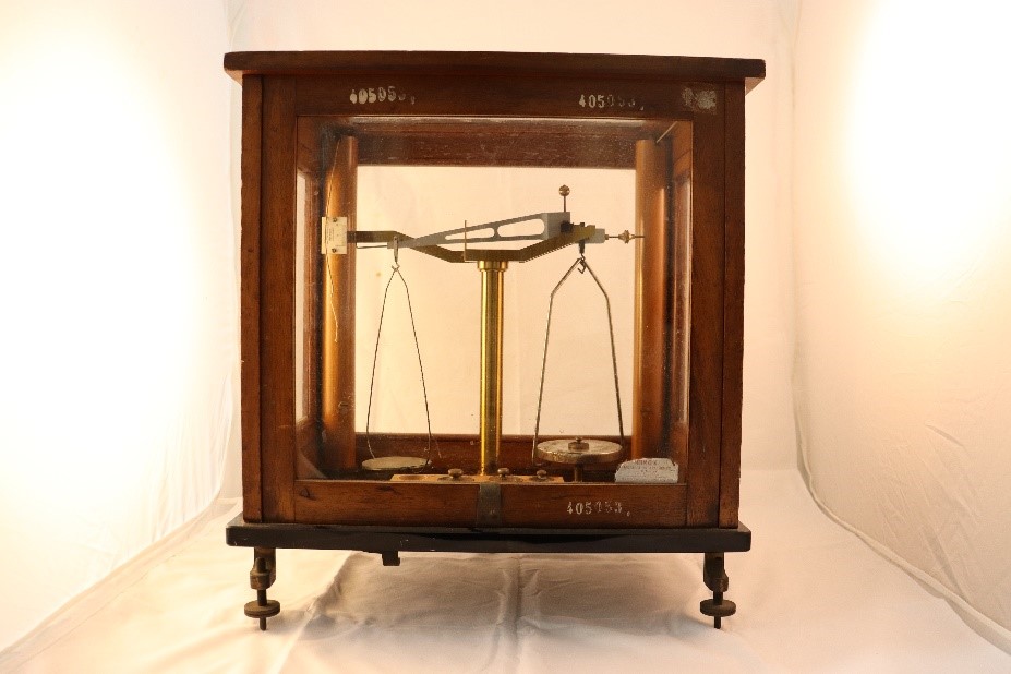 Balanza de precisión 1913
