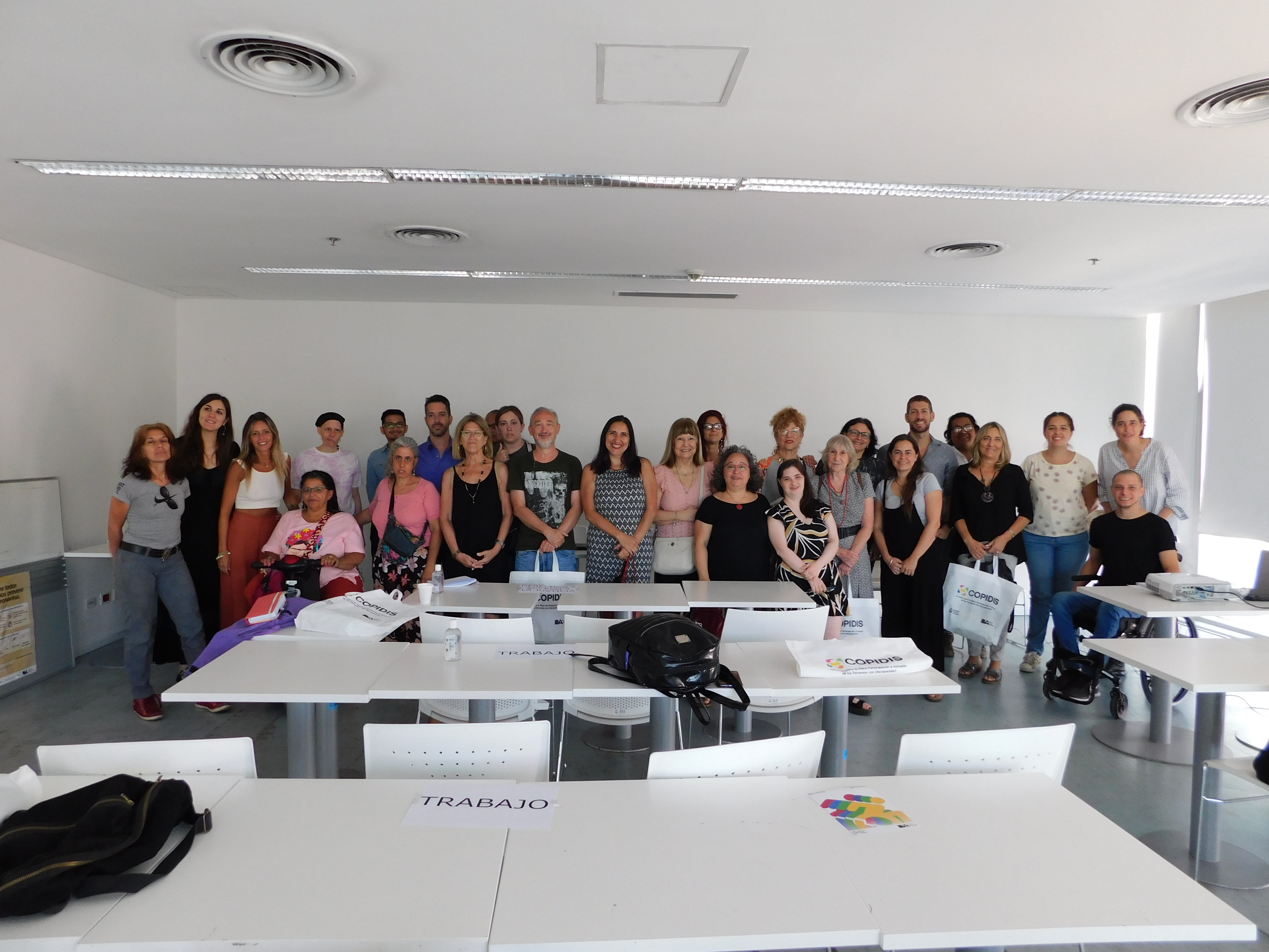 Fotografia en primer plano de los participantes