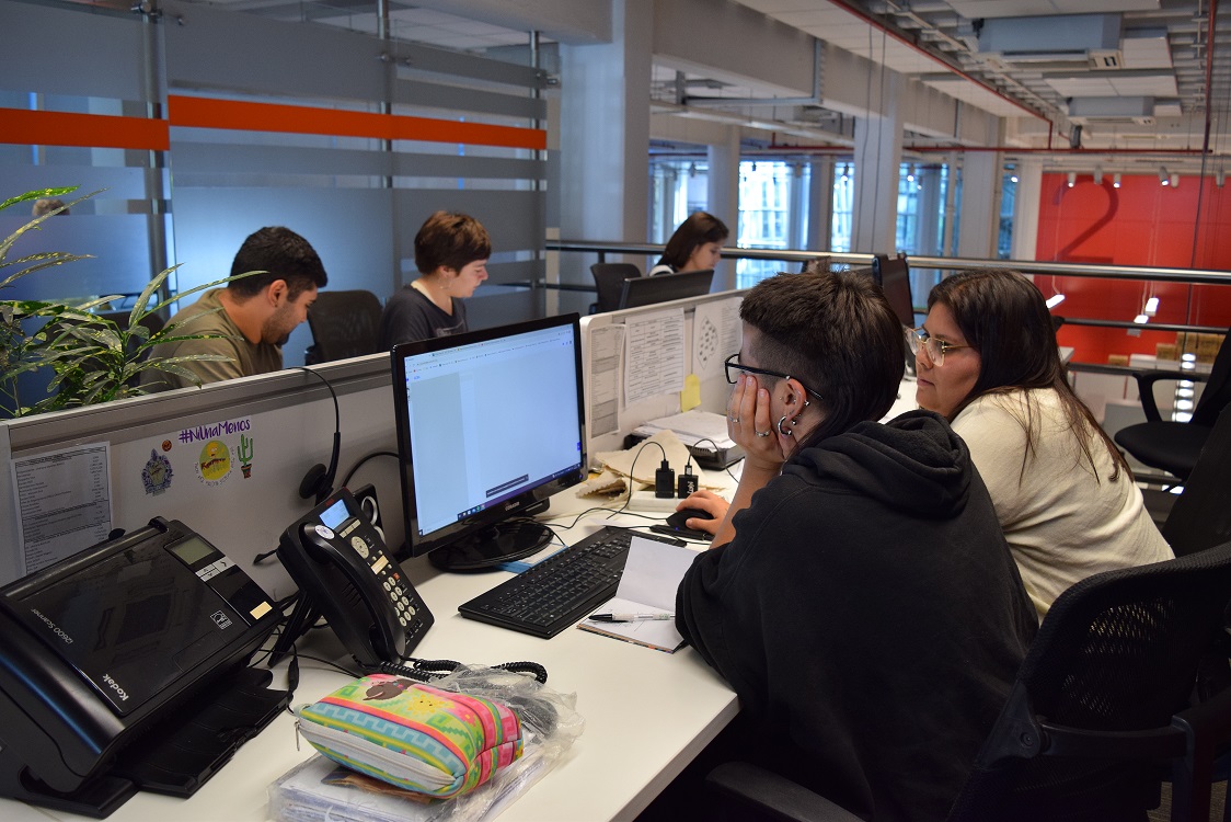 operadores de la Línea 102, en sus puestos de trabajo