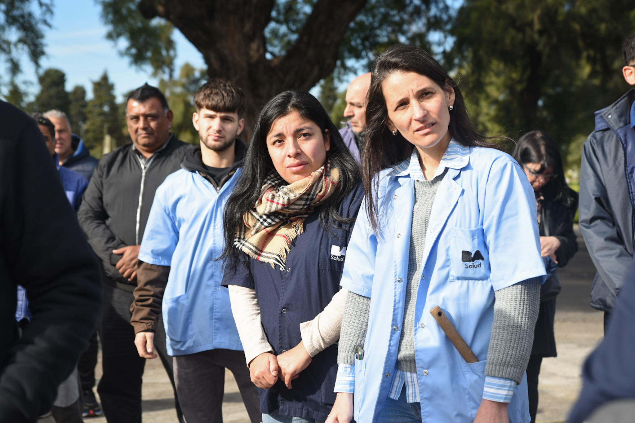 equipos territoriales y de salud comunitaria que recorren activamente estos lugares, buscando identificar y eliminar los focos de acumulación de agua