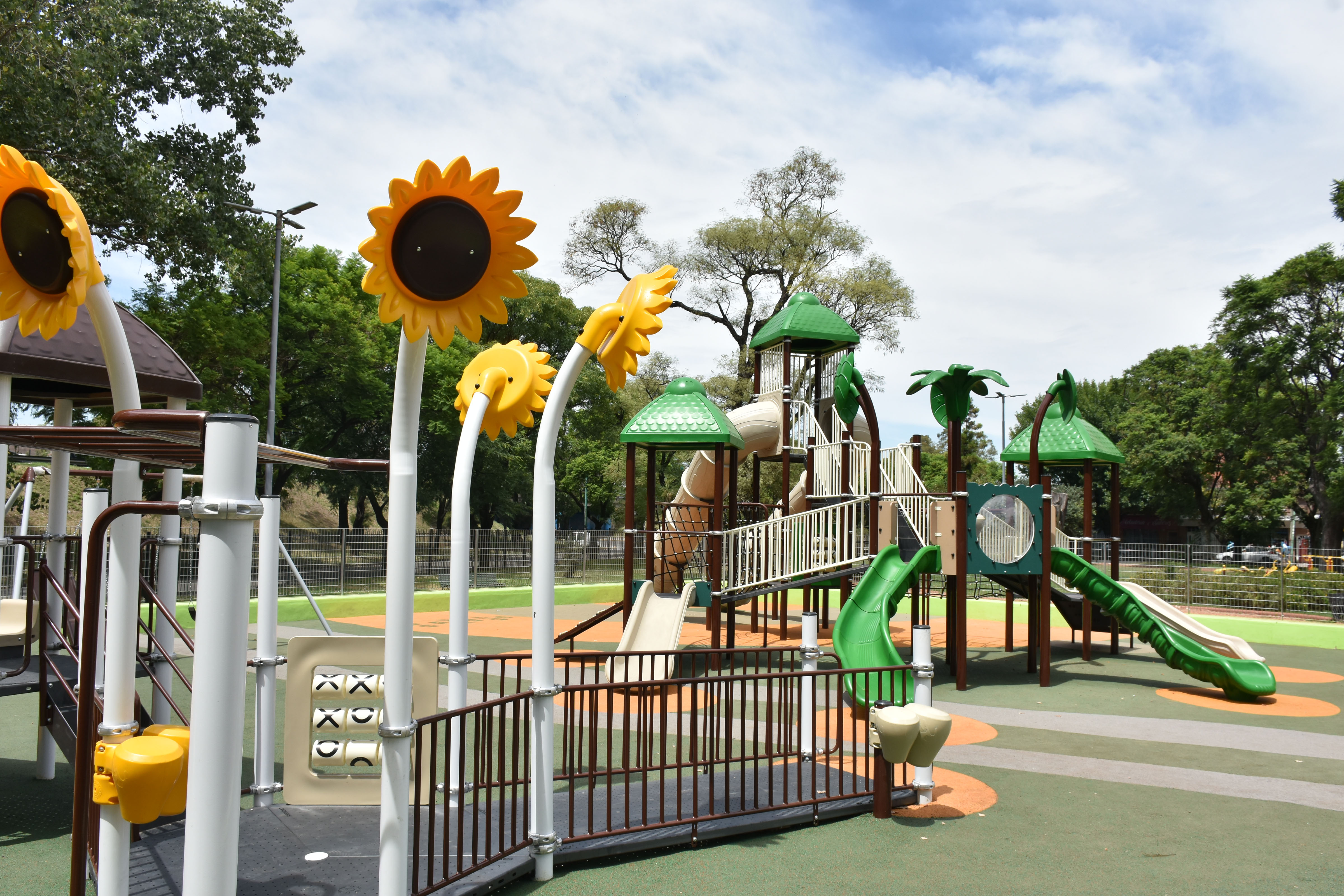 Plaza Granada, patio de juegos