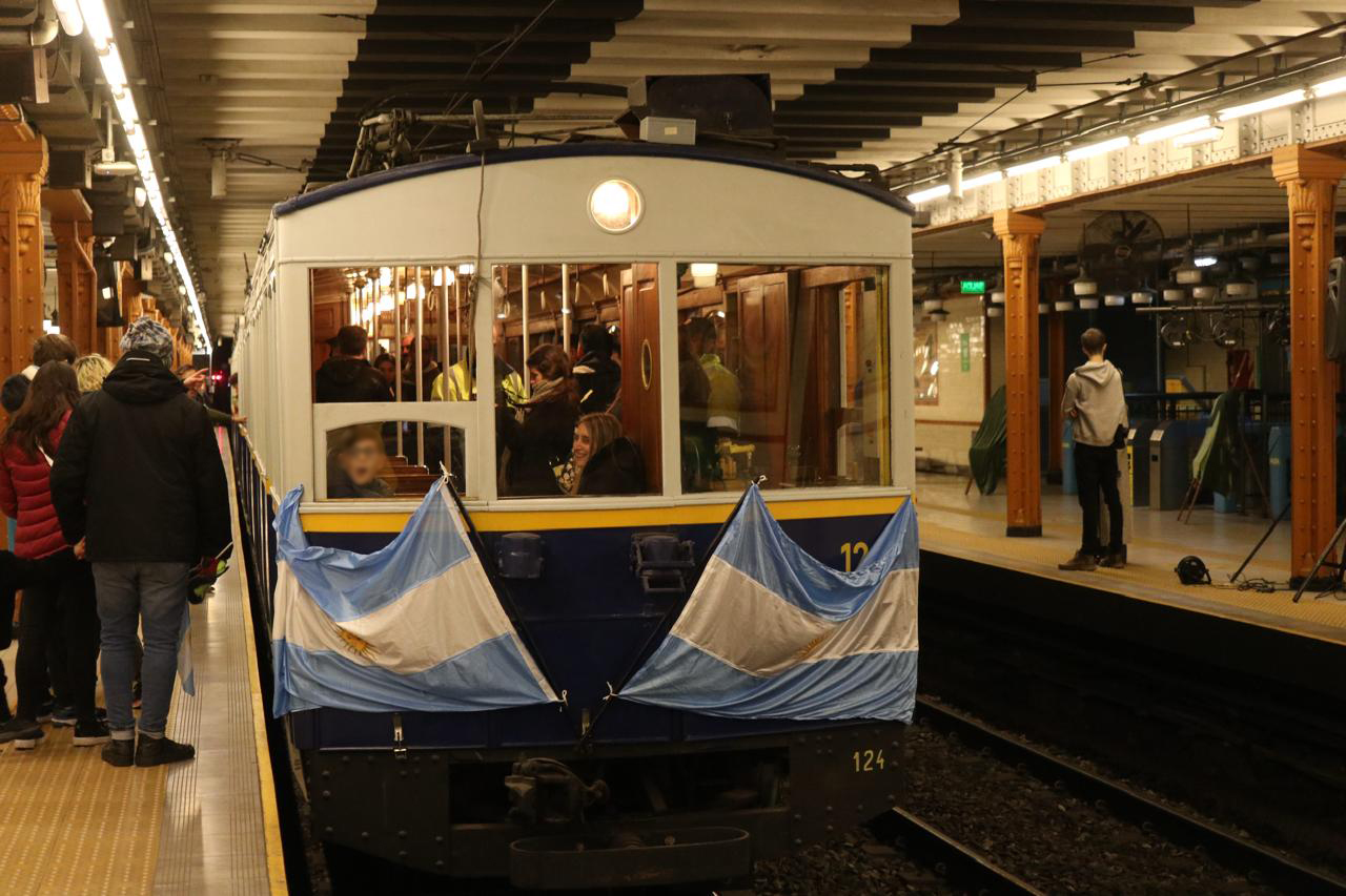 El Subte celebró el Día de la Independencia con un paseo histórico en la Línea A