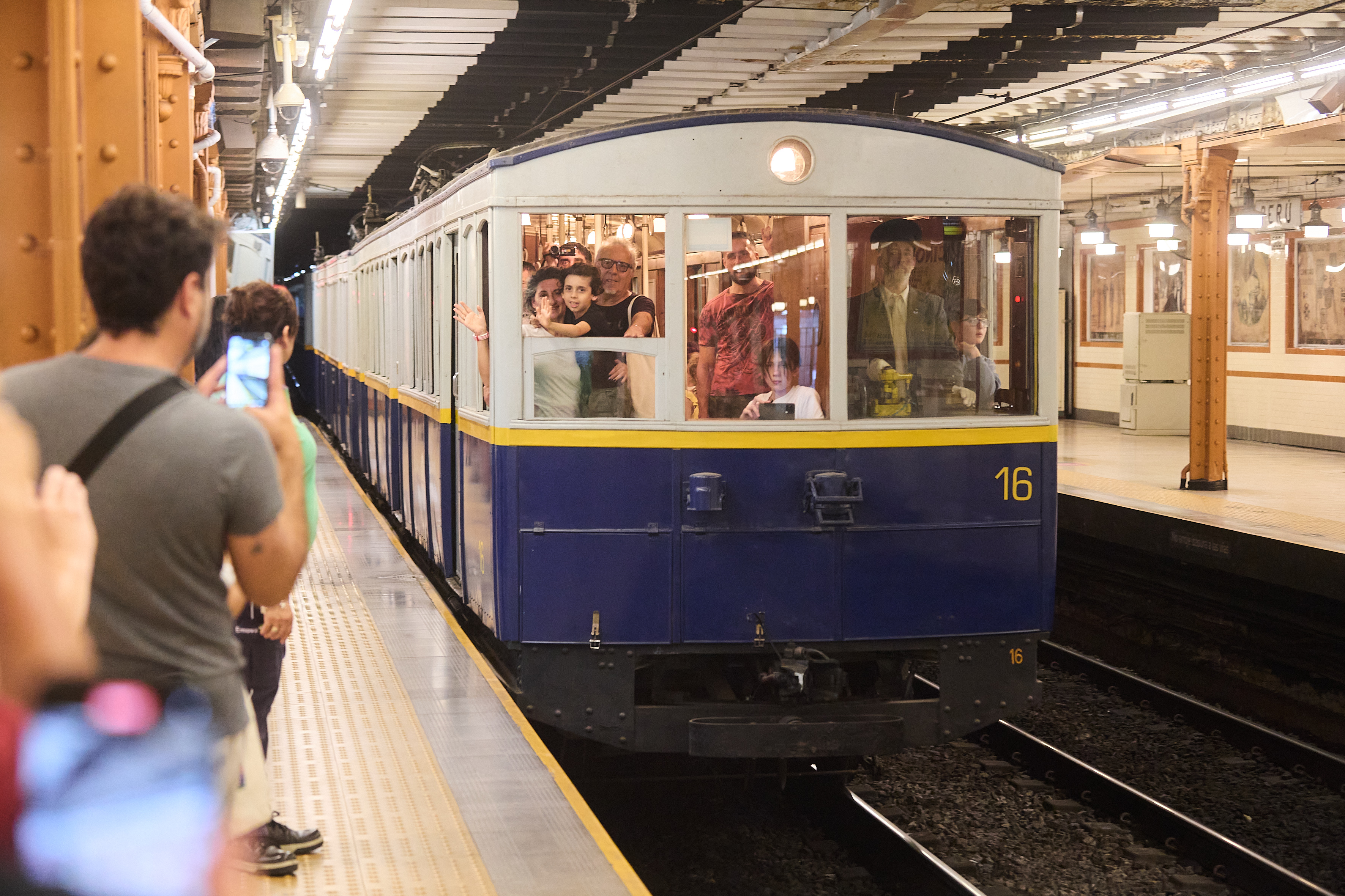 En el 111° aniversario del Subte, vuelven los paseos históricos en los coches La Brugeoise por la Línea A..jpg
