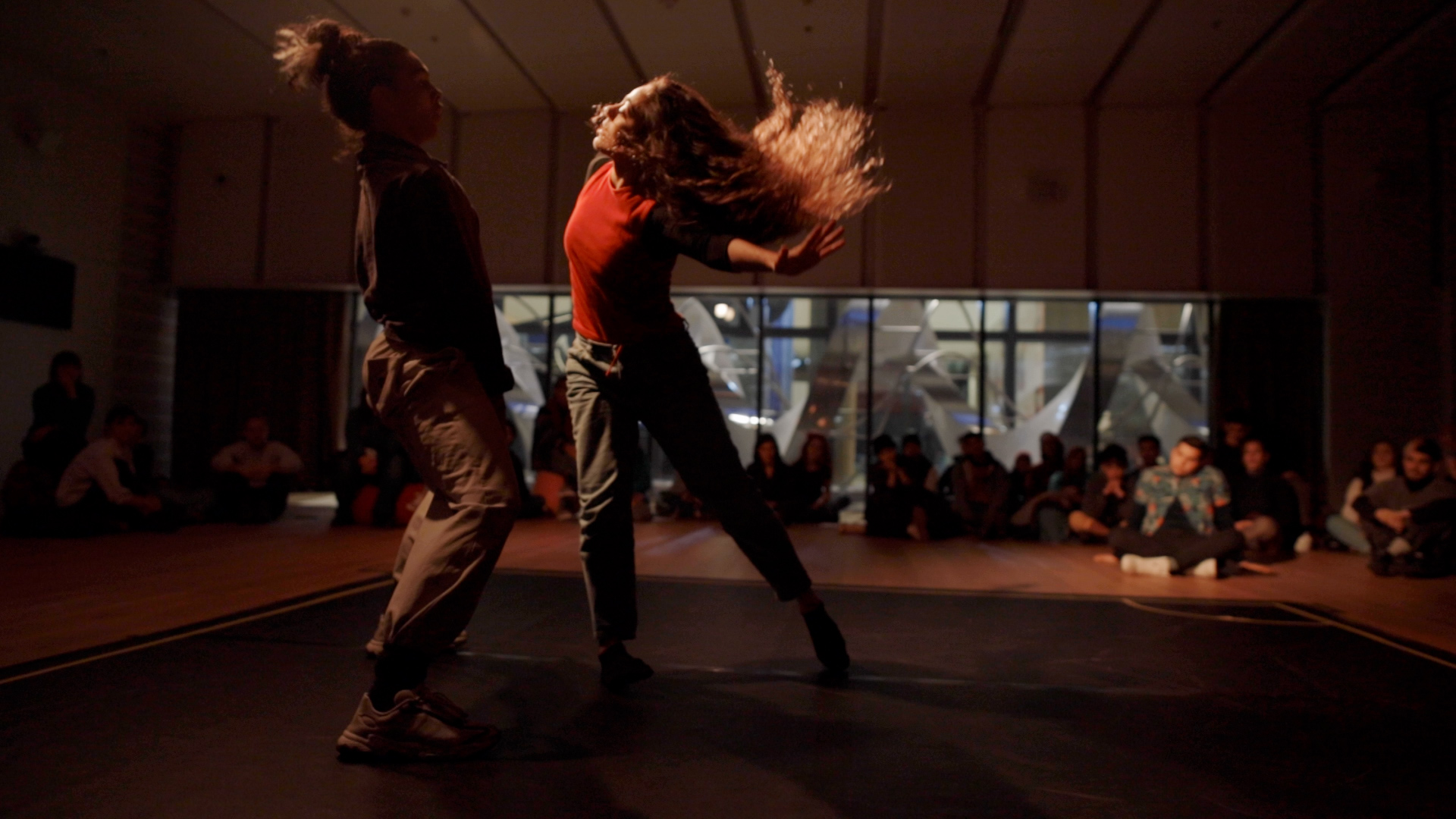 personas bailando