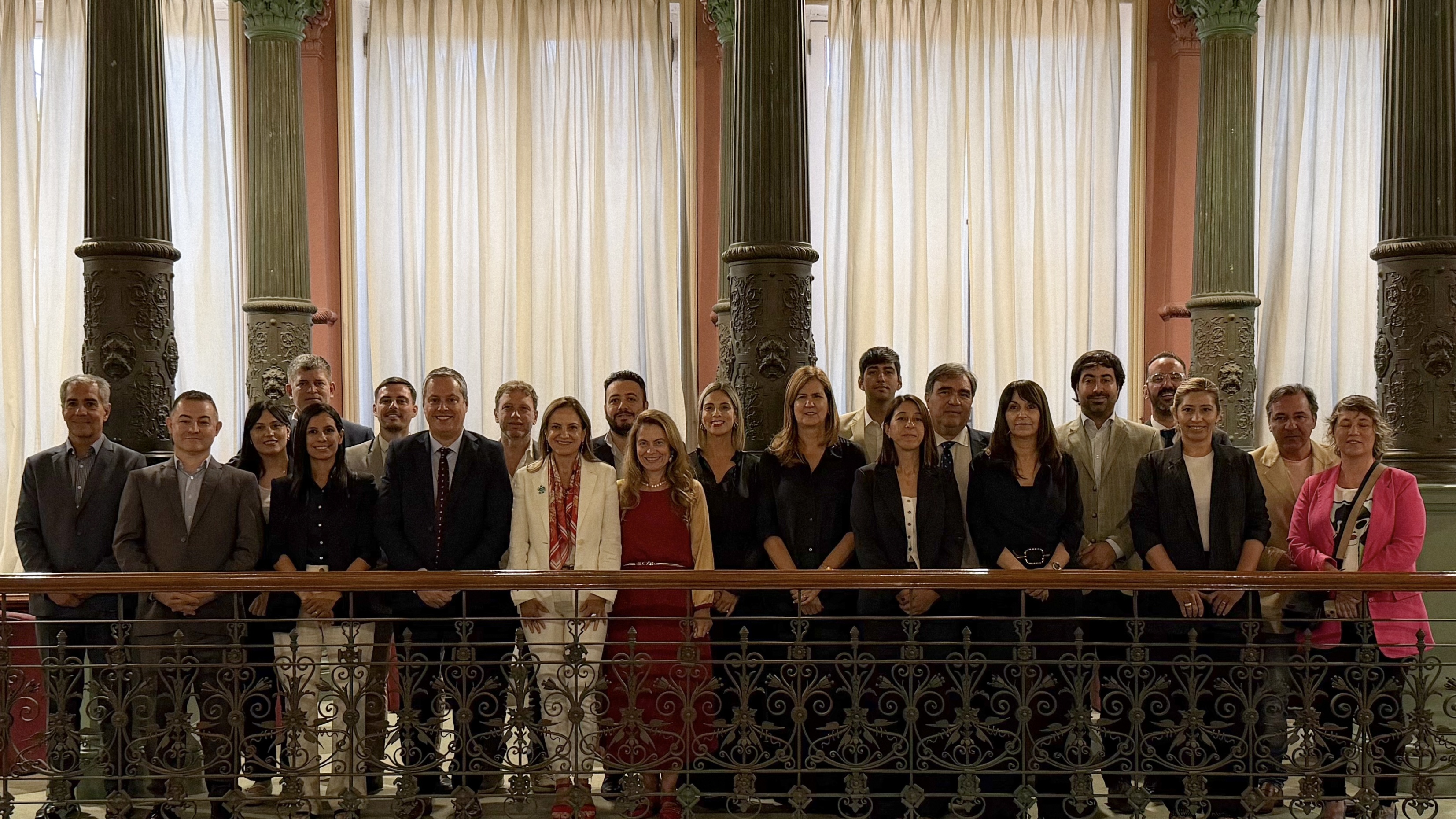 Representantes de las 24 jurisdicciones del país y autoridades del CFT posando para una foto.