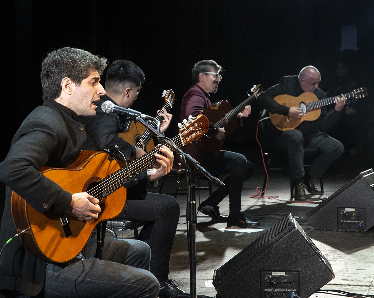 las guitarras sensibles de flores