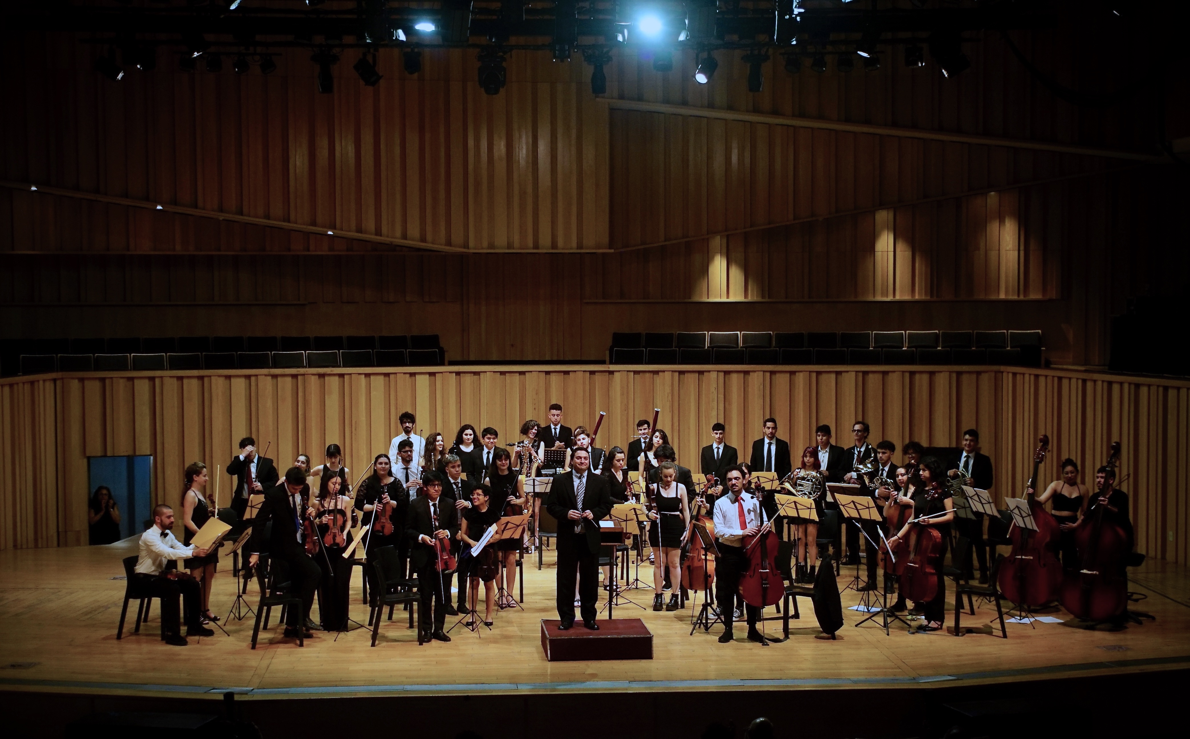 Orquesta Estudiantil de Buenos Aires, dirigida por Marcelo Toso (director adjunto)