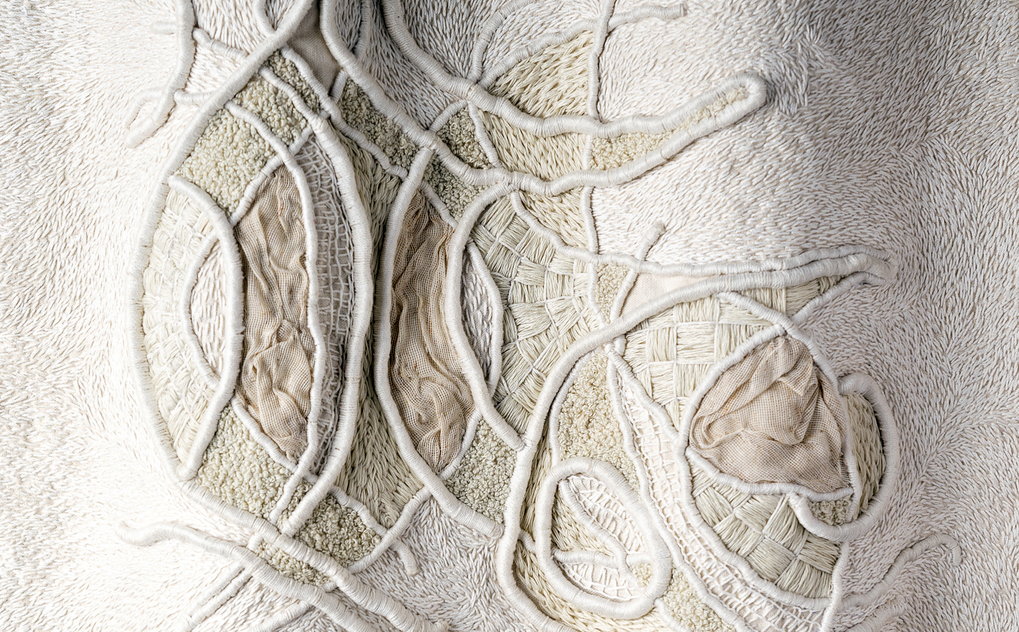 Ojos del Salar es el nombre de la obr que se encuentra en esta imagen