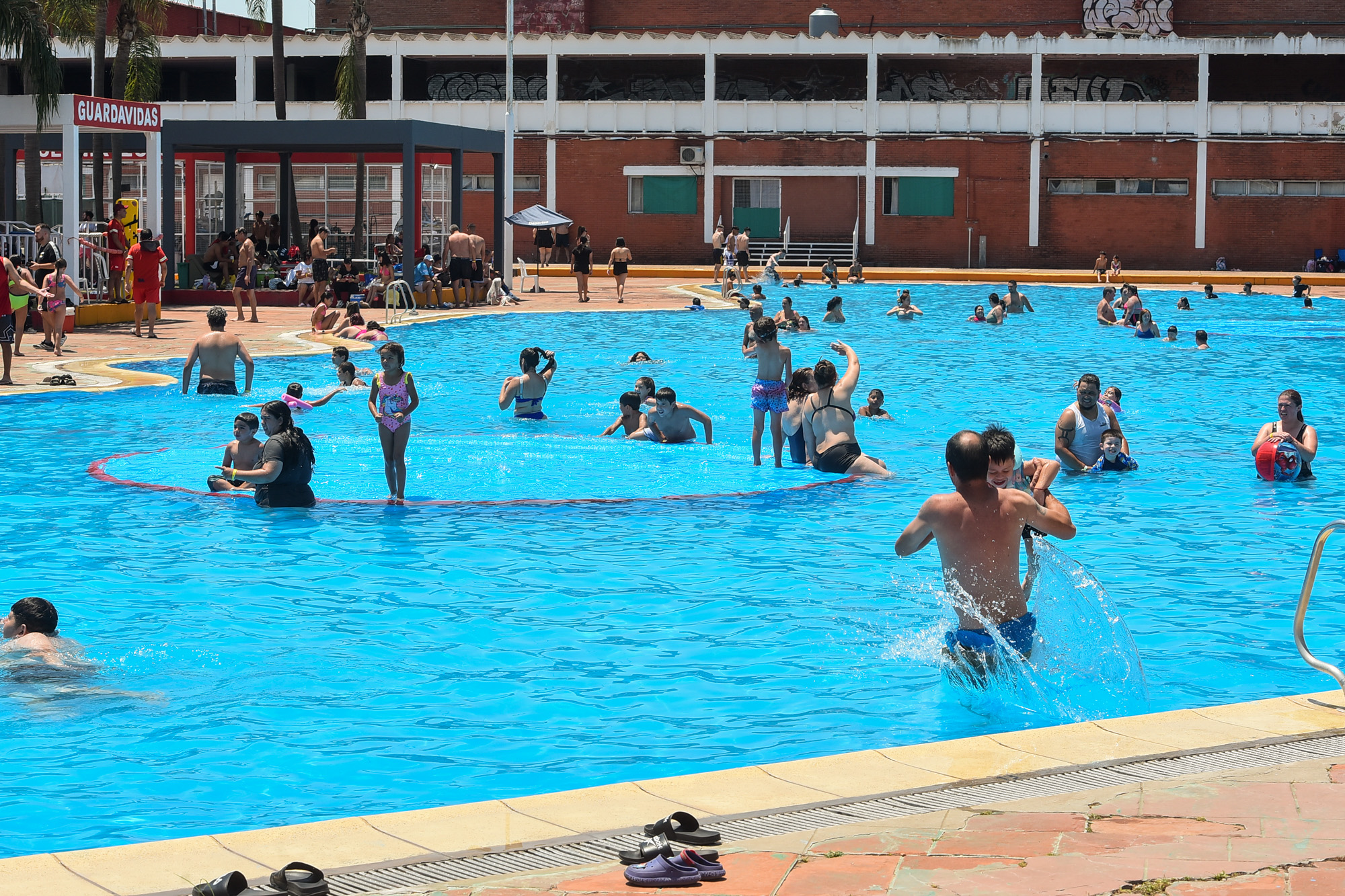 Desde el lunes las piletas de la Ciudad podrán disfrutarse todo el día