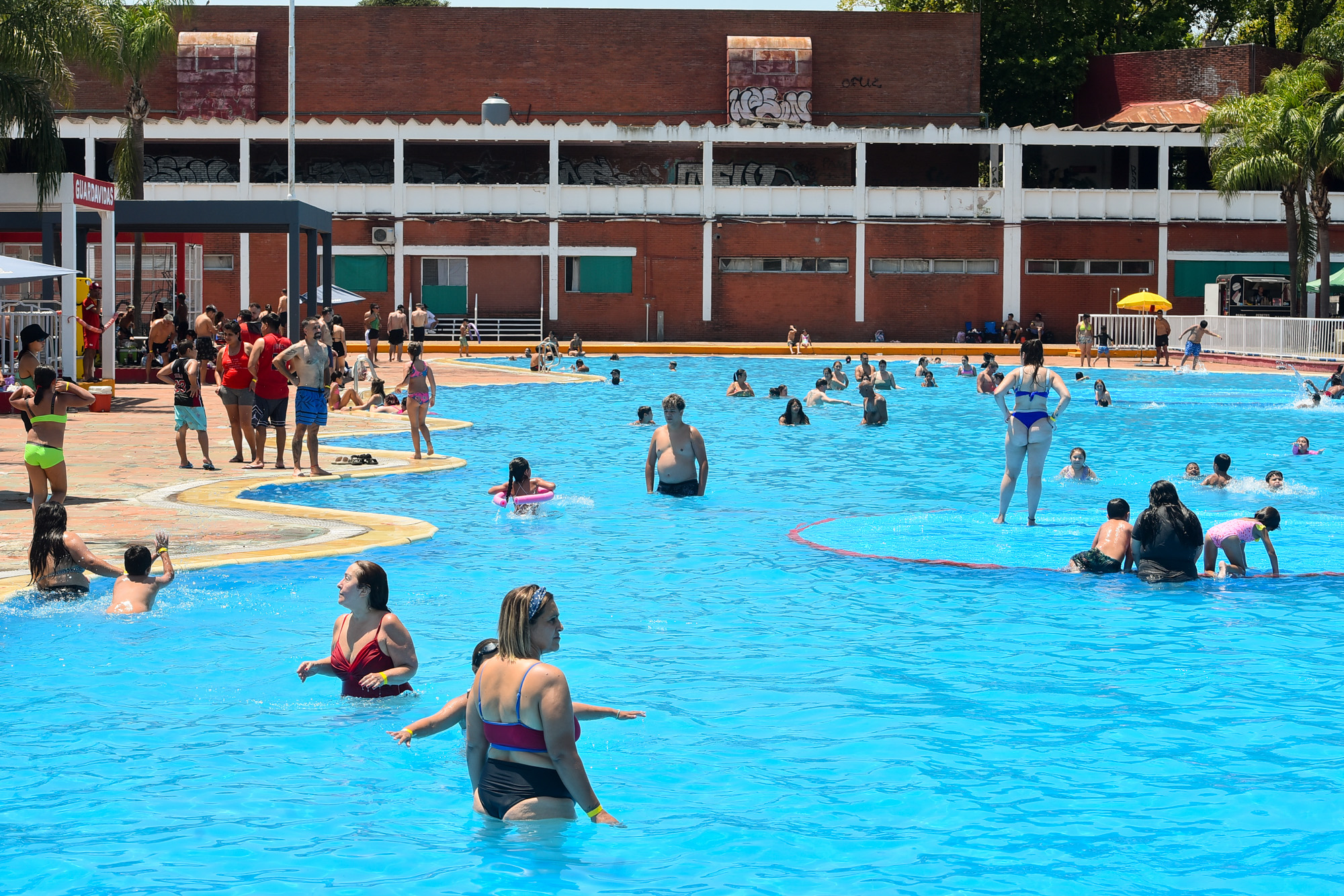 Desde el lunes las piletas de la Ciudad podrán disfrutarse todo el día