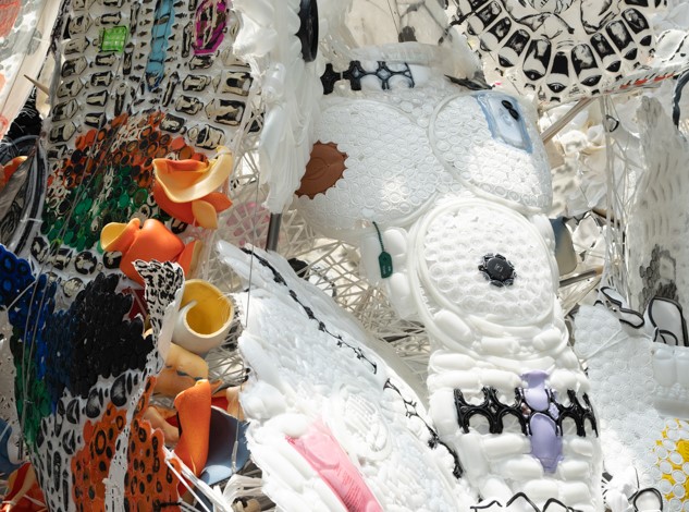 collage de papeles y materiales varios realizado en Talleres Humana