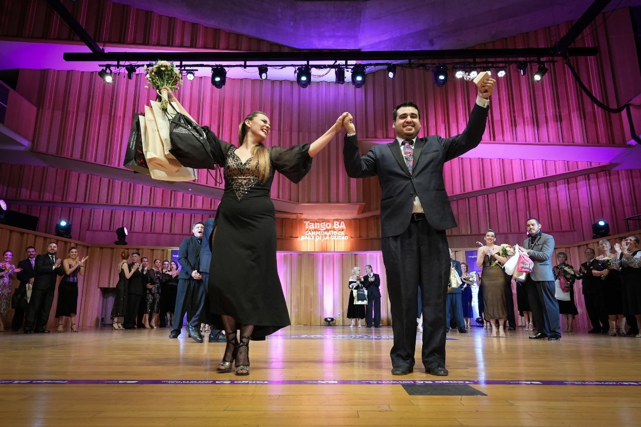 Cada pareja ganadora recibió un premio de $700 mil.