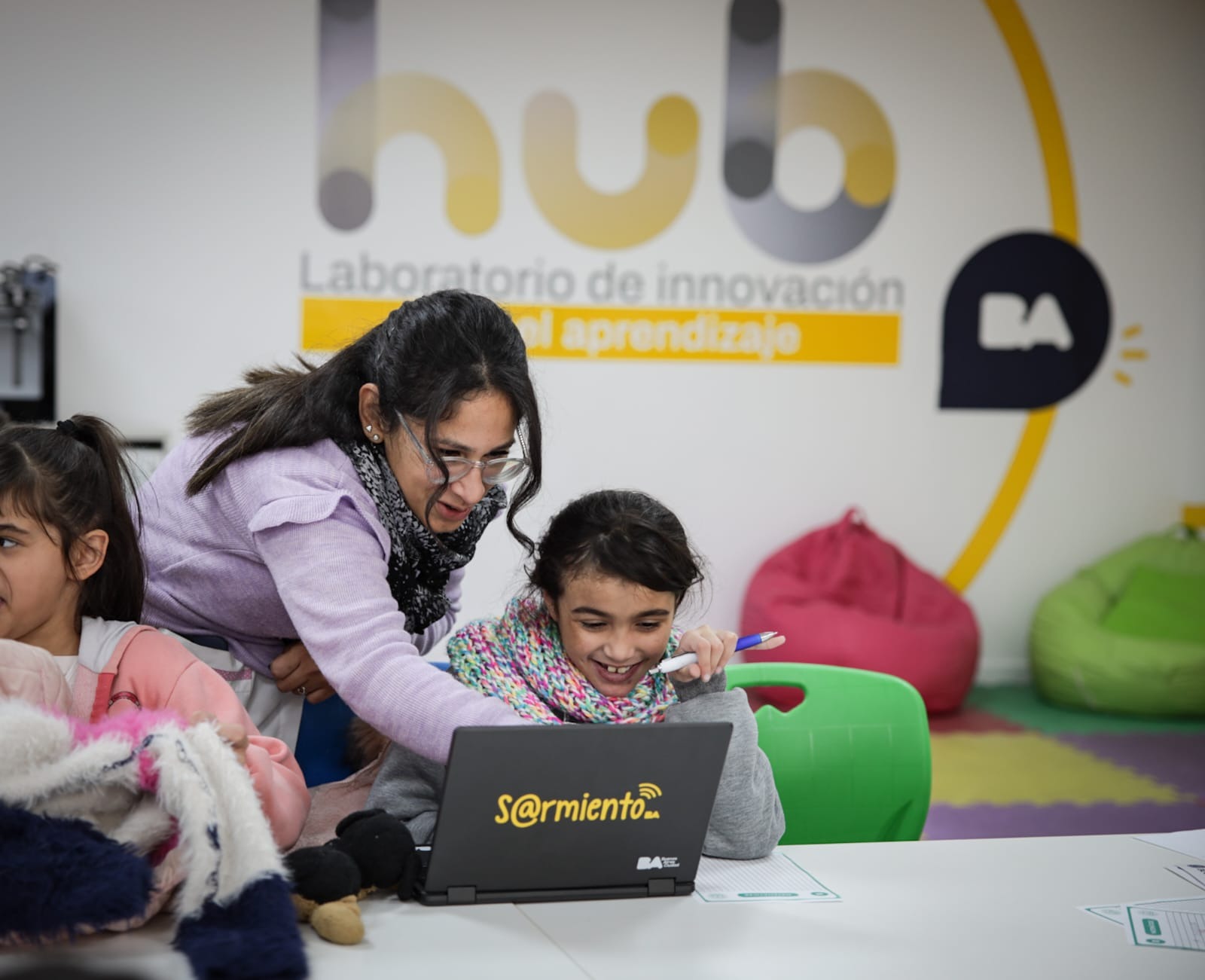 La Ciudad abrió un laboratorio de innovación para que alumnos y docentes experimenten con la tecnología