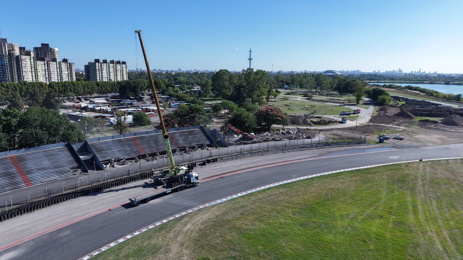 Se completó en el Autódromo la demolición de la tribuna 15 