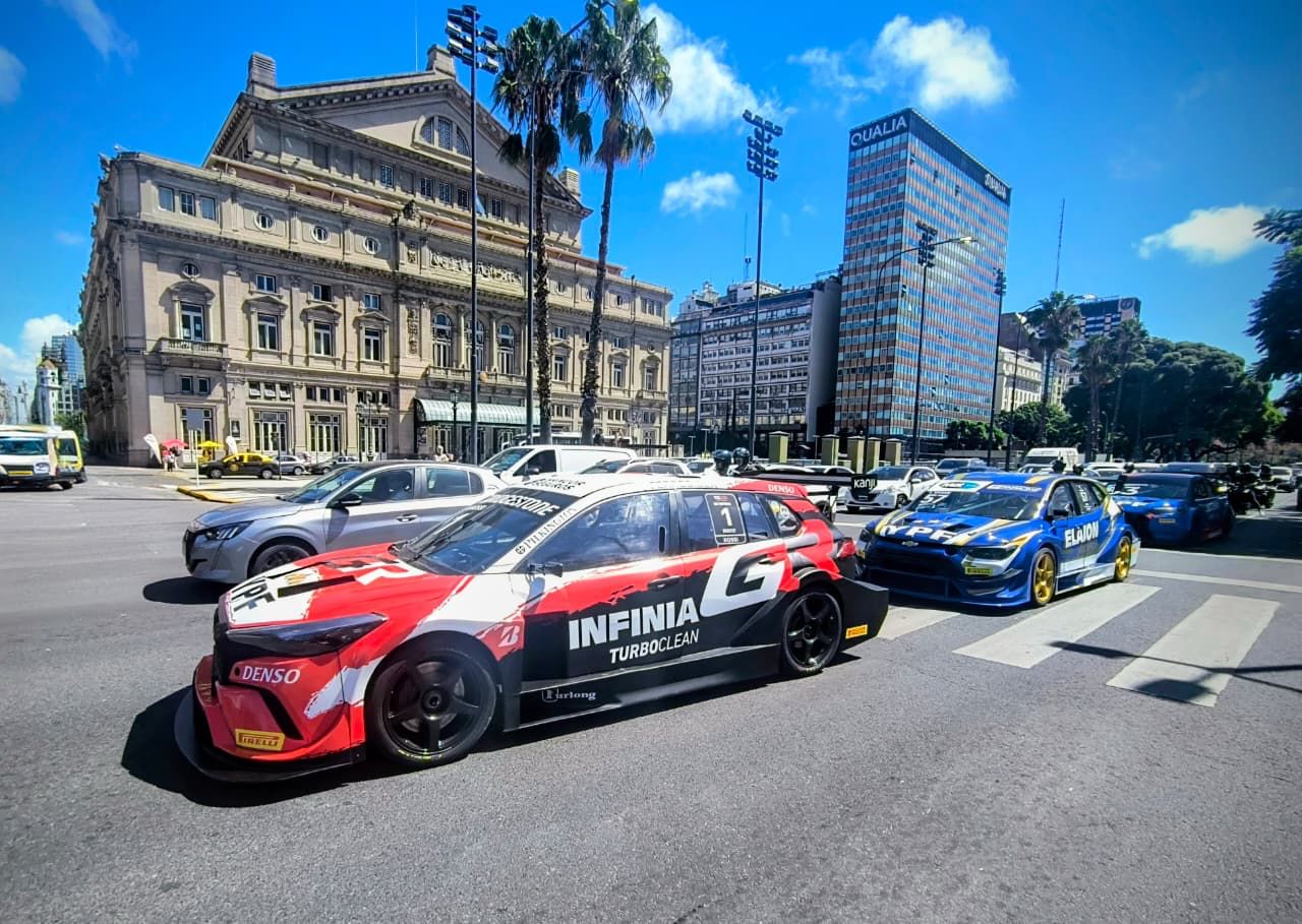La fiesta del Callejero del TC 2000 llegó al Obelisco y anticipa un fin de semana espectacular para toda la familia
