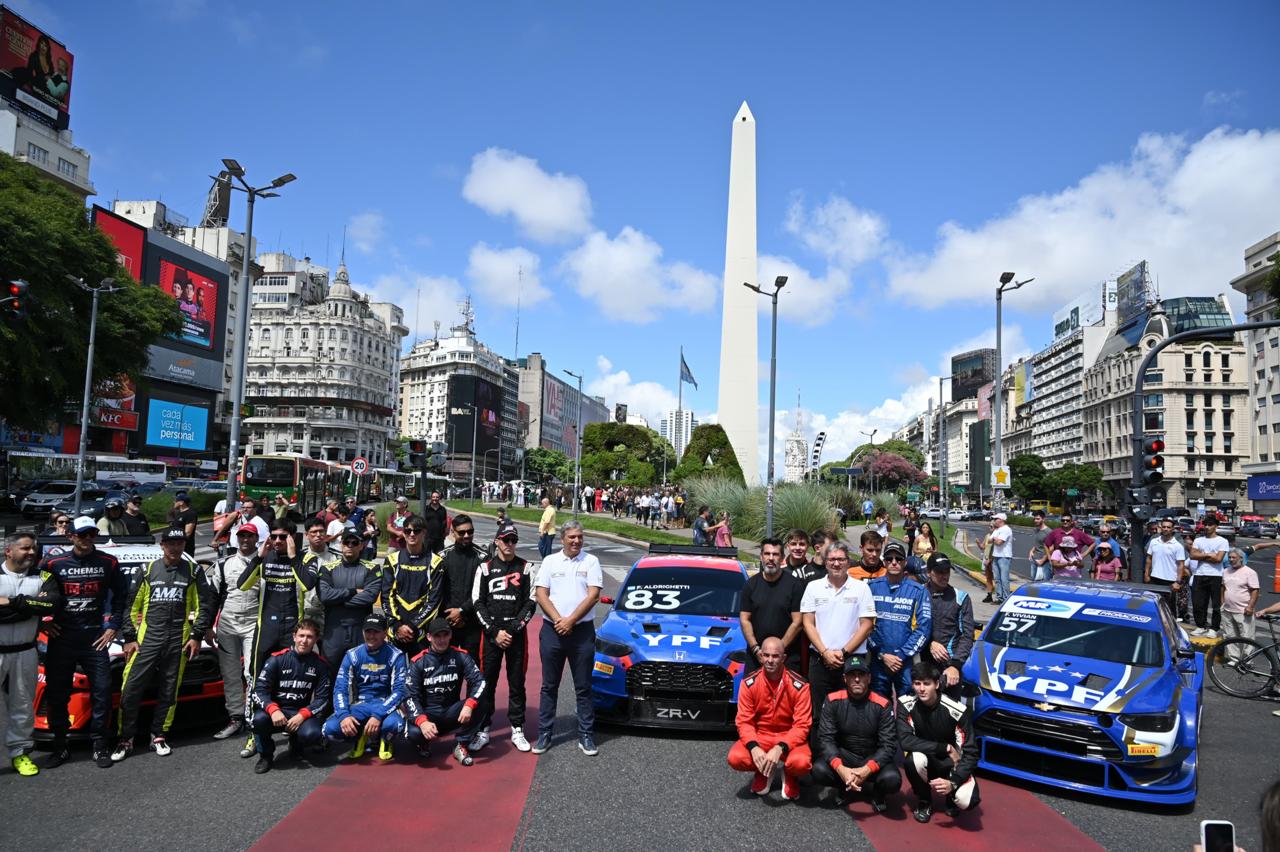 La fiesta del Callejero del TC 2000 llegó al Obelisco y anticipa un fin de semana espectacular para toda la familia