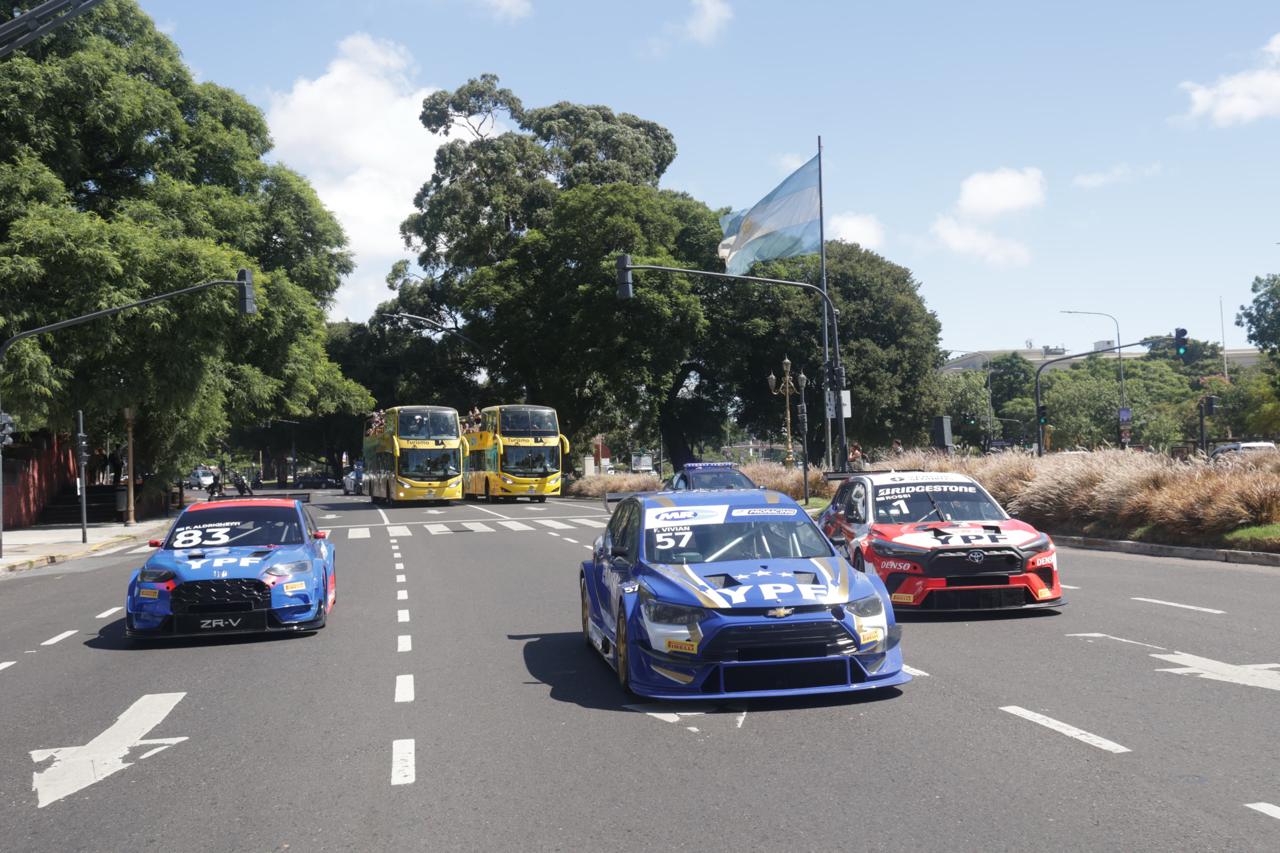 La fiesta del Callejero del TC 2000 llegó al Obelisco y anticipa un fin de semana espectacular para toda la familia