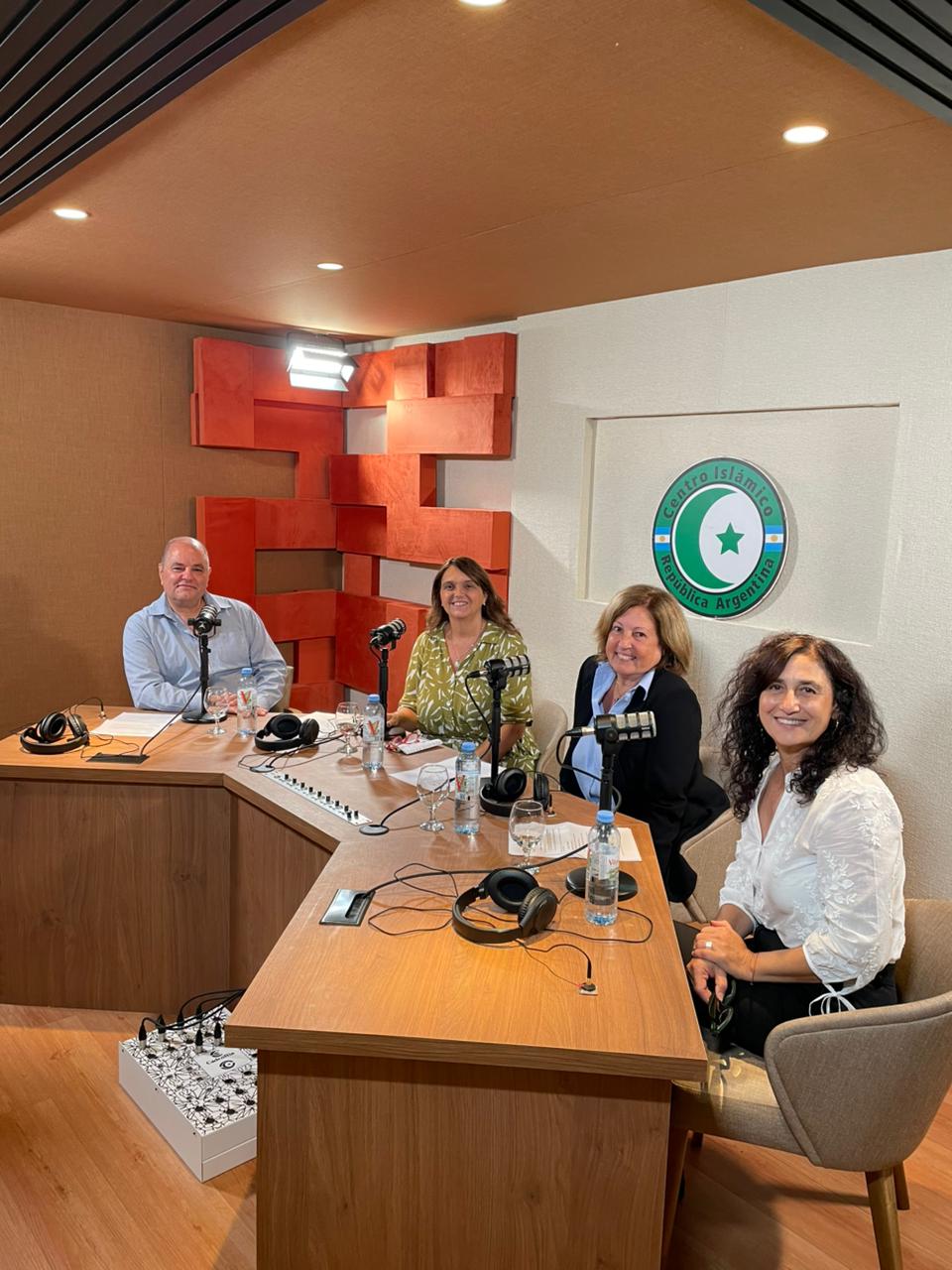 La Directora General de Cultos, Pilar Bosca, junto a Emir Jarnub, Maria Eugenia Crespo y Silvina Chemen