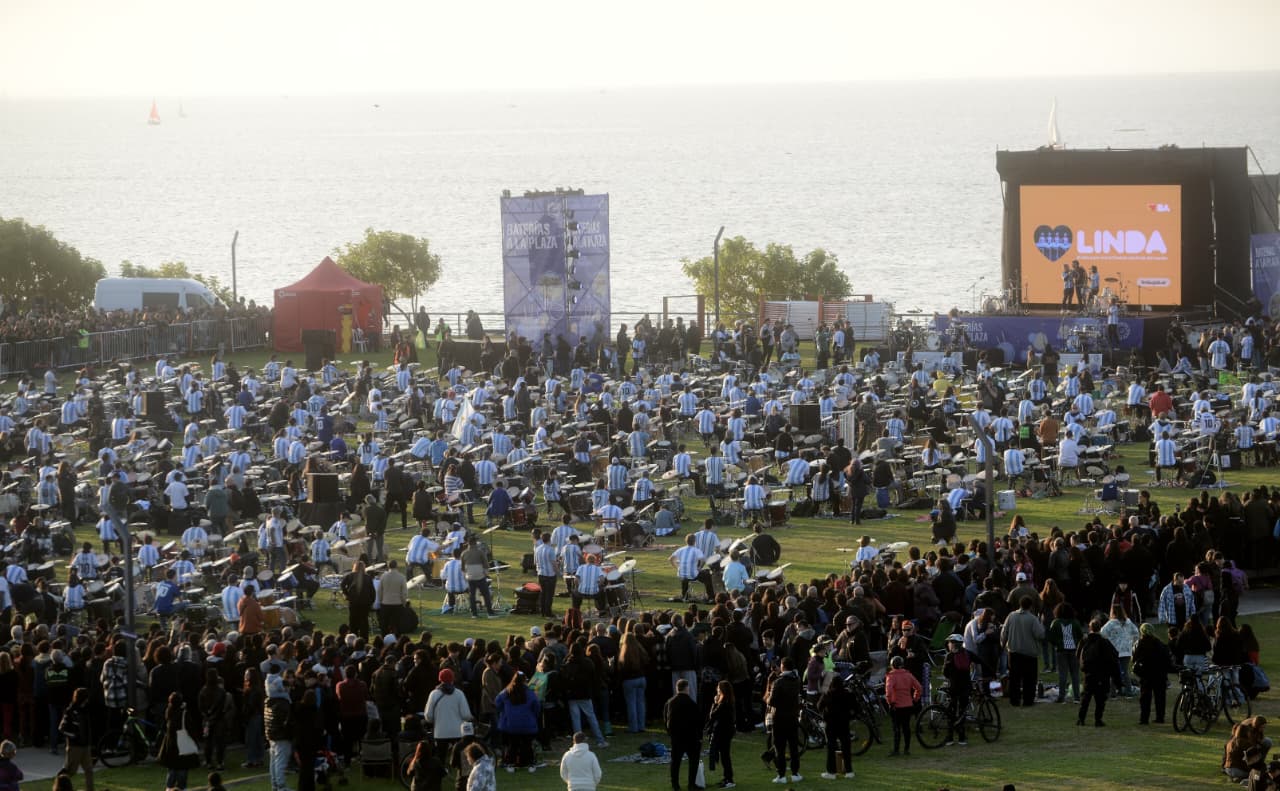 Buenos Aires sorprende siempre: esta vez fue escenario de un mega encuentro de más de 500 bateristas