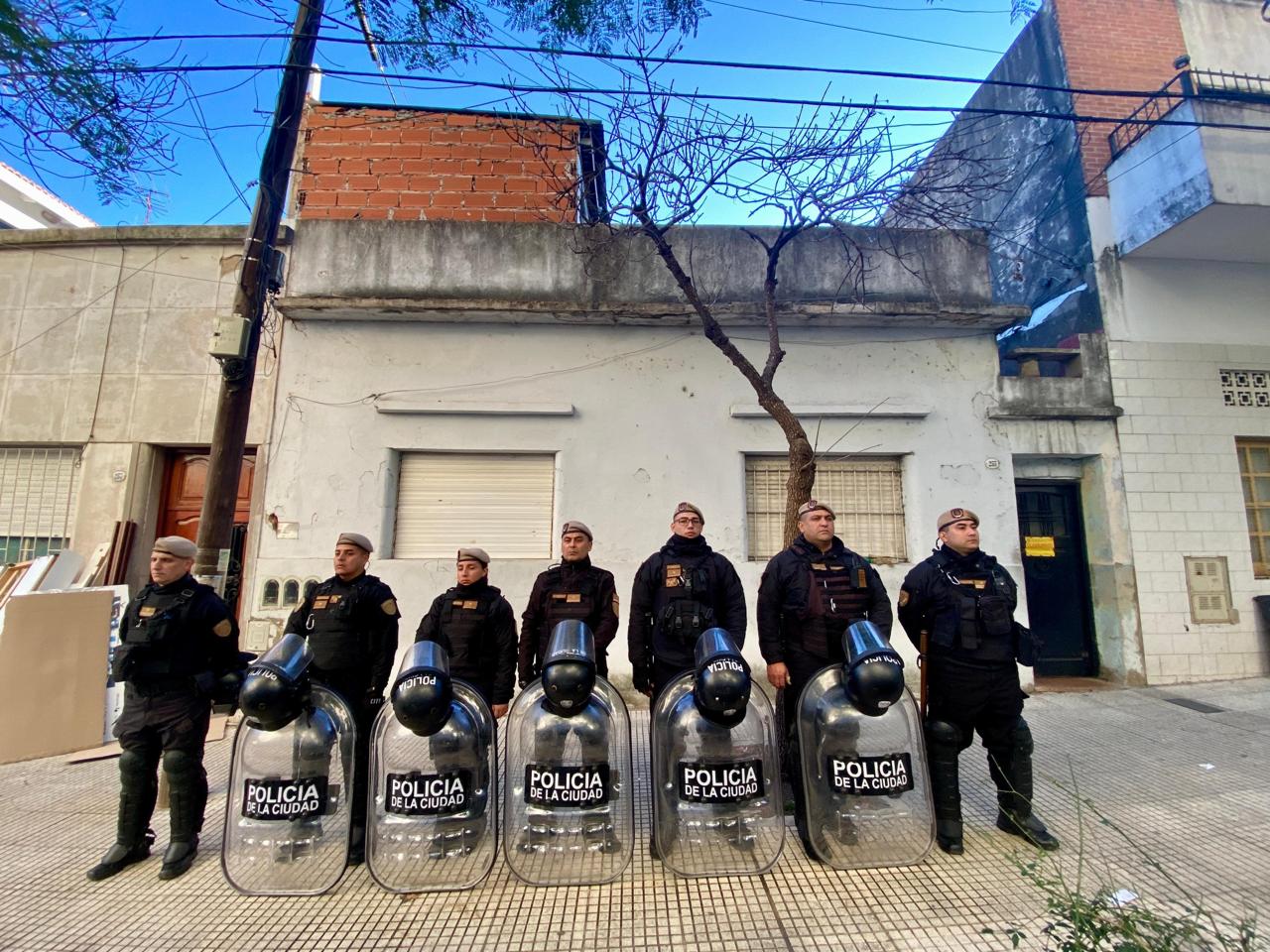La Ciudad recuperó y le devolvió a su dueño una casa ocupada desde hacía 9 años en la calle Atuel 255, en Parque Patricios, a pocos metros de la sede del Gobierno porteño.