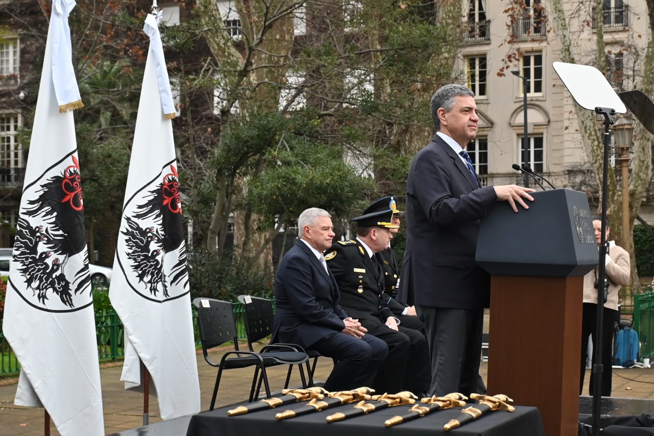El Jefe de Gobierno, Jorge Macri, durante el reconocimiento a los policías.