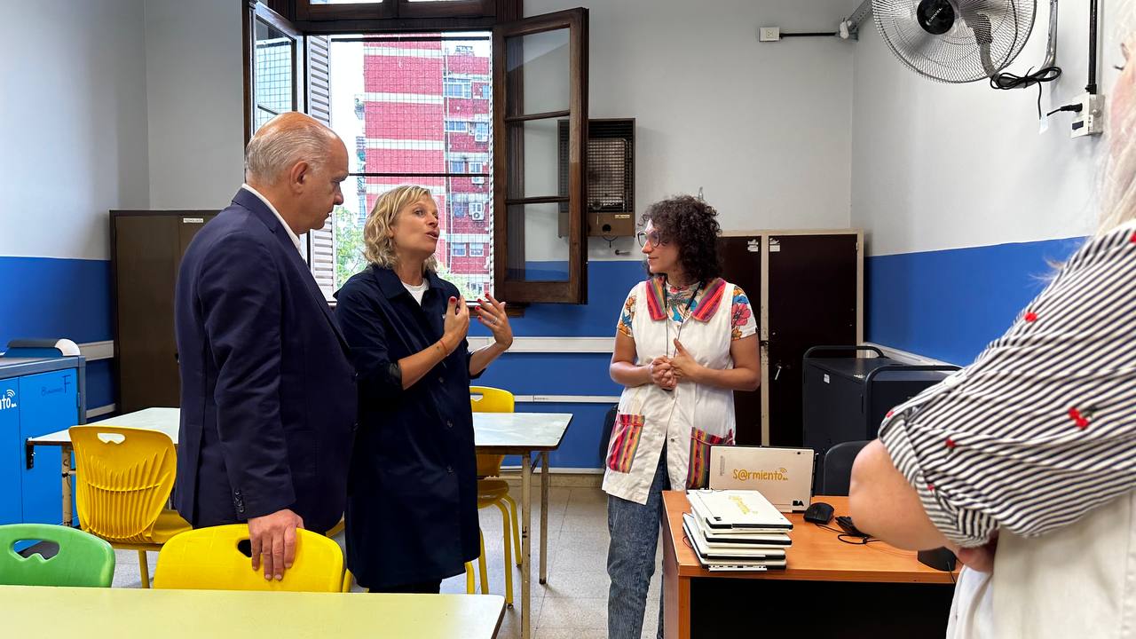 Néstor Grindetti y Mercedes Miguel en una escuela de la Ciudad.