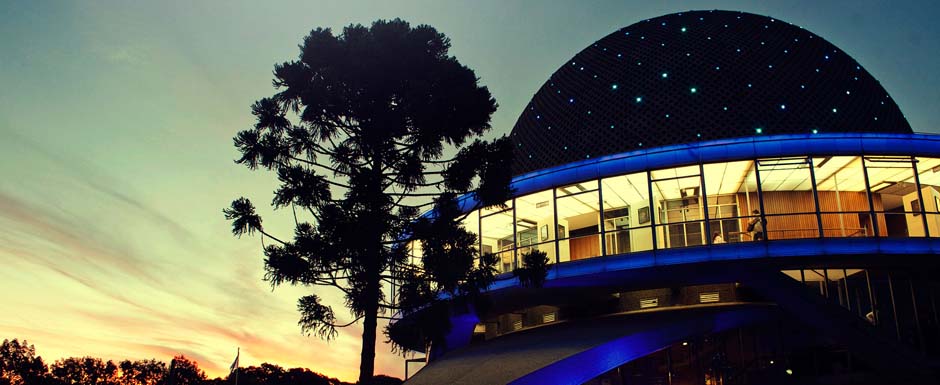 Viaje a las estrellas en el Planetario  