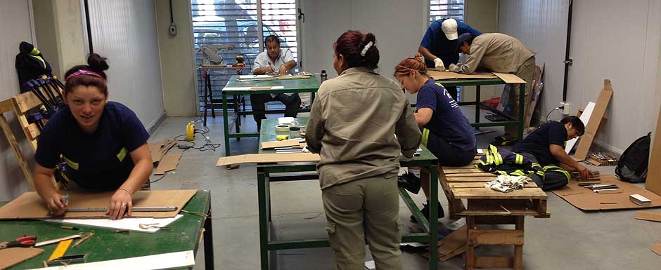 La Ciudad capacita a recuperadores urbanos para hacer muebles de cartón