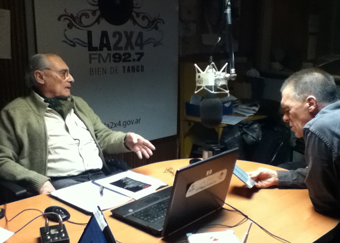 Plumas, bikinis y tango