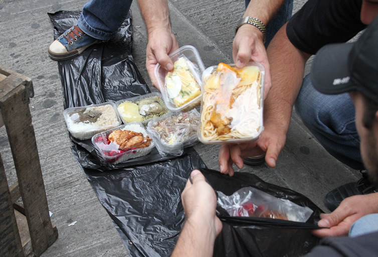 GCBA clausuró puestos de venta de panchos y hamburguesas en pleno centro