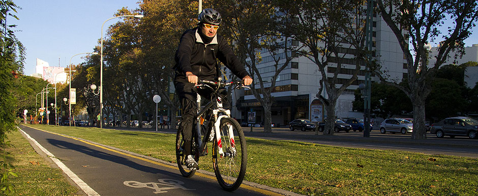 ¡Ayudanos a cuidar el medio ambiente usando la bici!