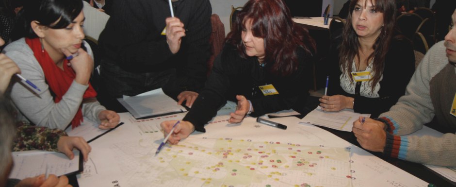 Conversaciones abiertas en la Comuna 8