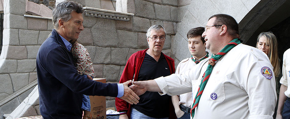 Macri agradeció a los vecinos que llevaron donaciones 