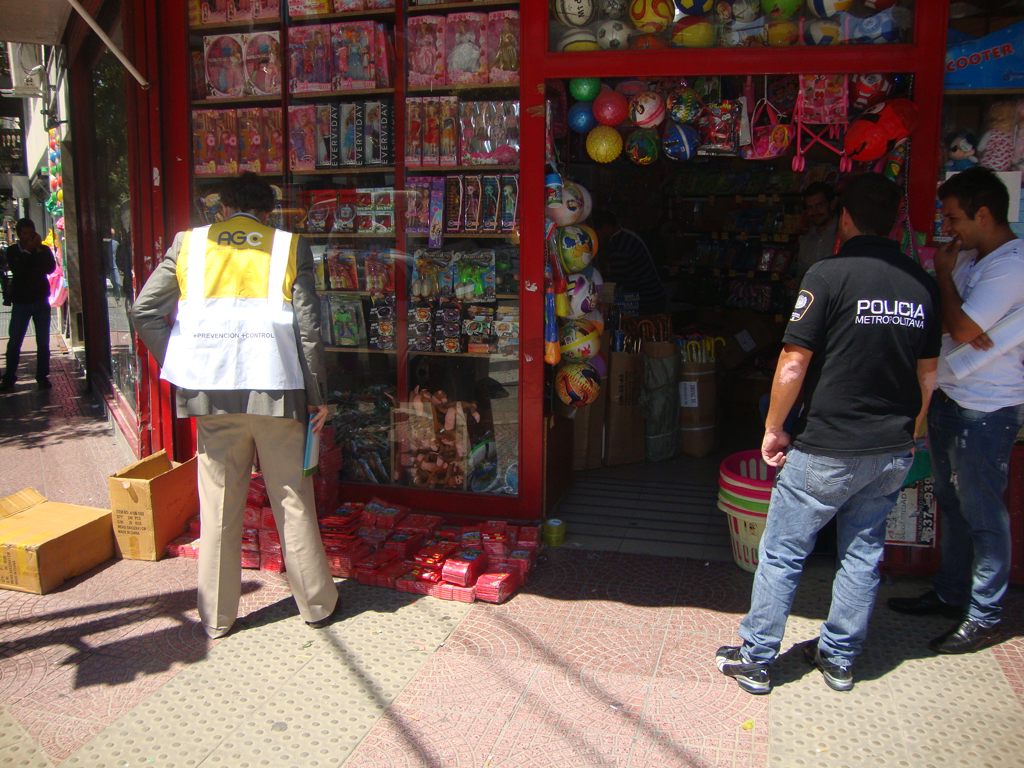 Secuestran más de 10 mil lápices falsificados en el barrio de Once