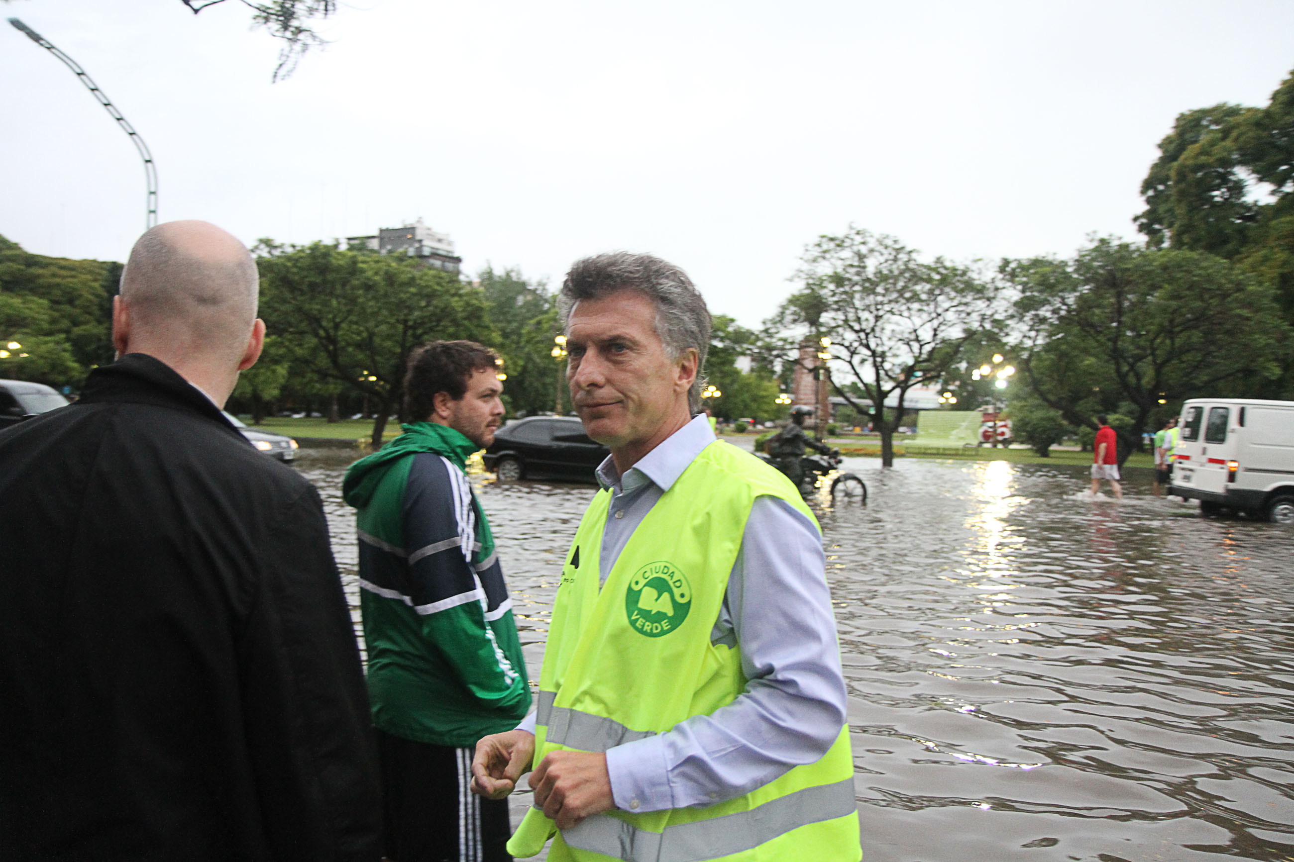 Macri recorrió las zonas inundadas