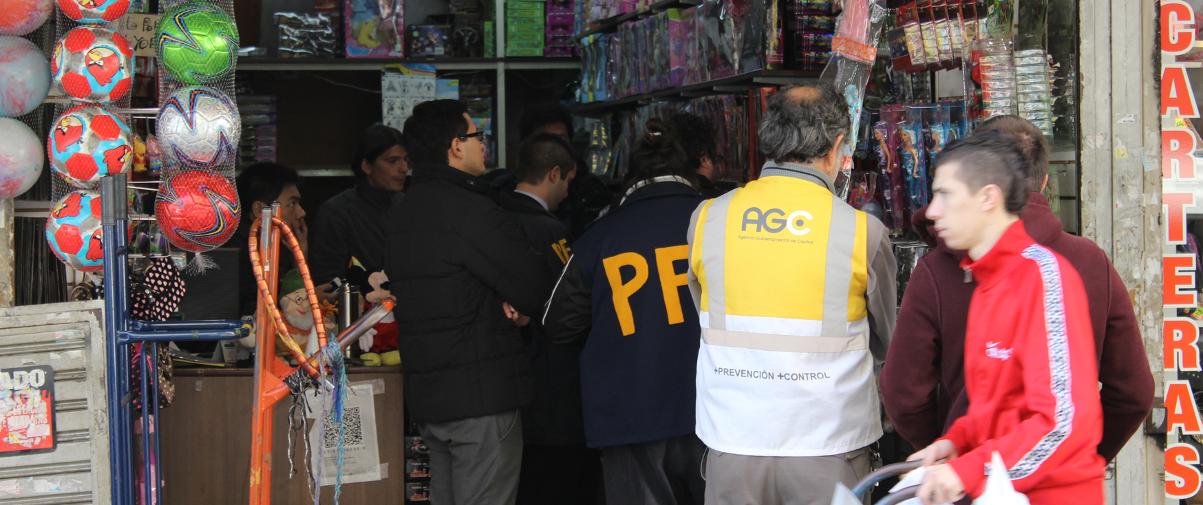 Decomisan mercadería ilegal y detienen a dueño de juguetería en Once