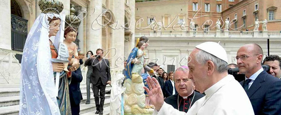Francisco junto a la virgen de los Buenos Aires
