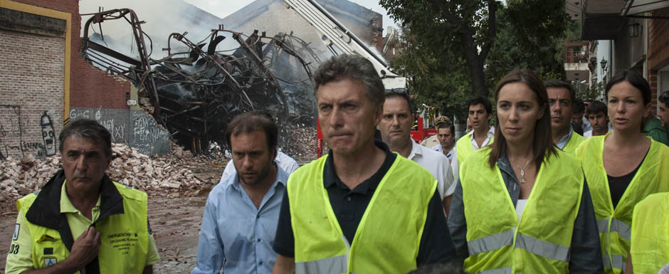 Macri recorrió el depósito incendiado en Barracas