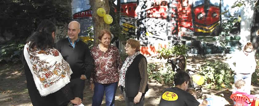 Se inauguró un mural de Carlos Regazzoni en la Estación Coghlan