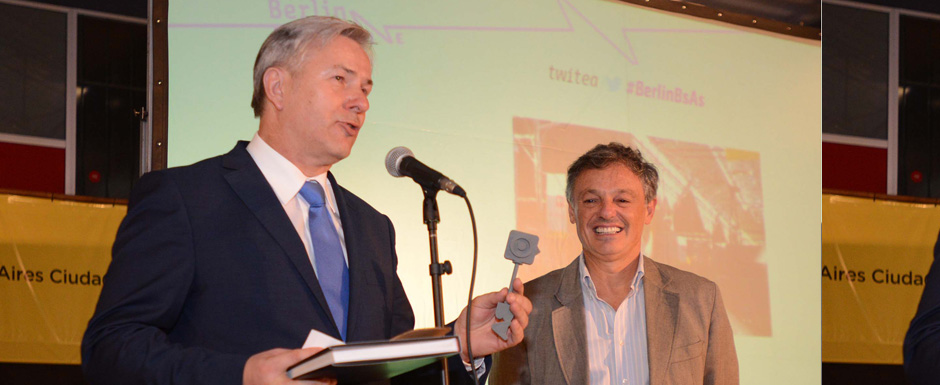 El Ministro de Desarrollo Económico entregó la llave del Distrito de Diseño al Alcalde de Berlín