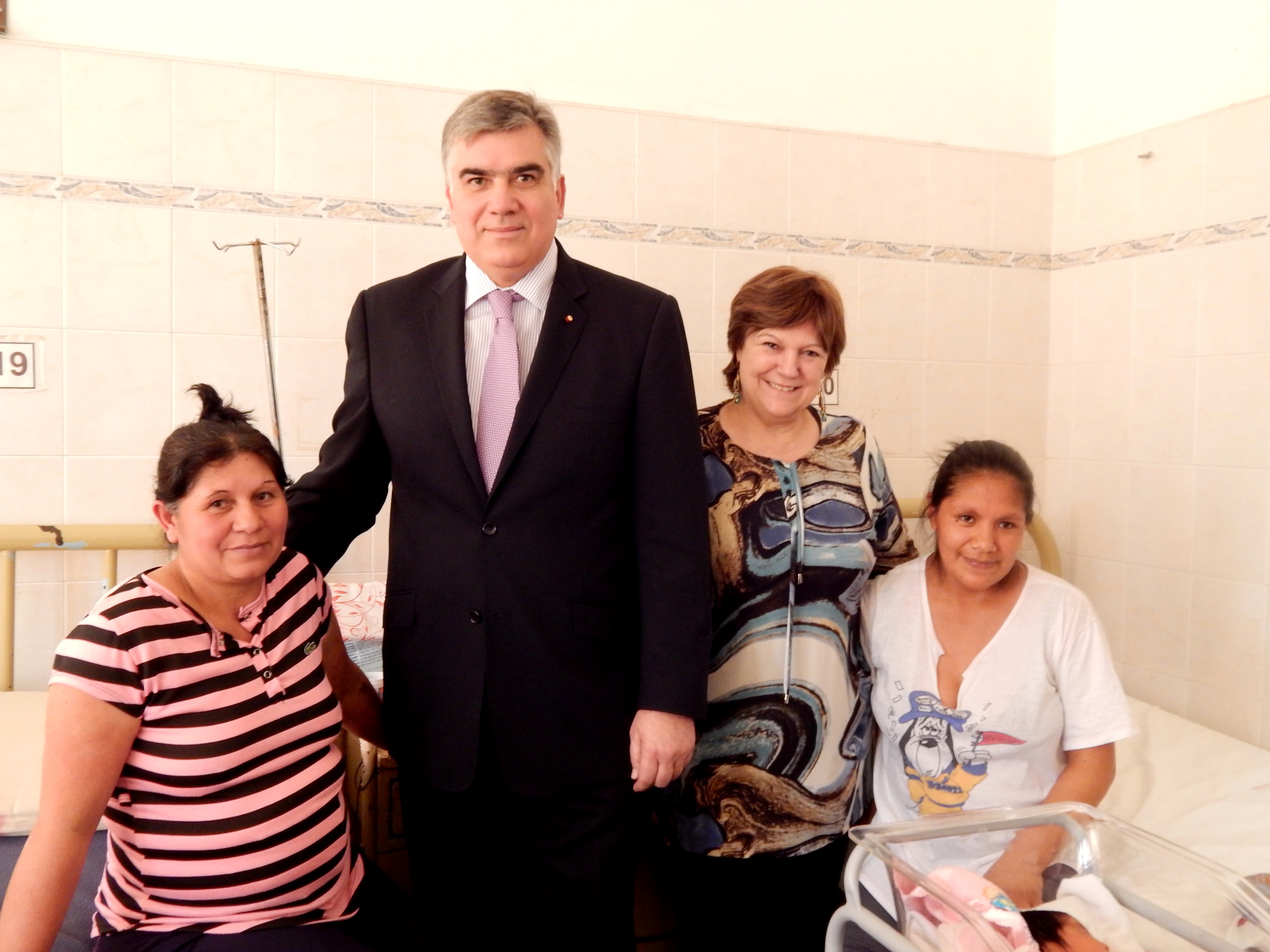 Asociación "Manos chilenas en la Argentina" visitó el Hospital Penna
