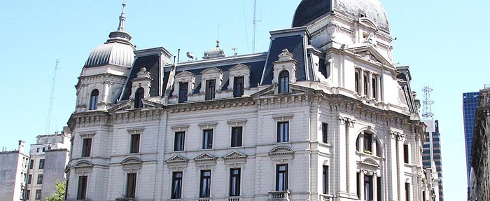 El Gobierno porteño dispuso que se apague la iluminación de todos los carteles y dispositivos publicitarios